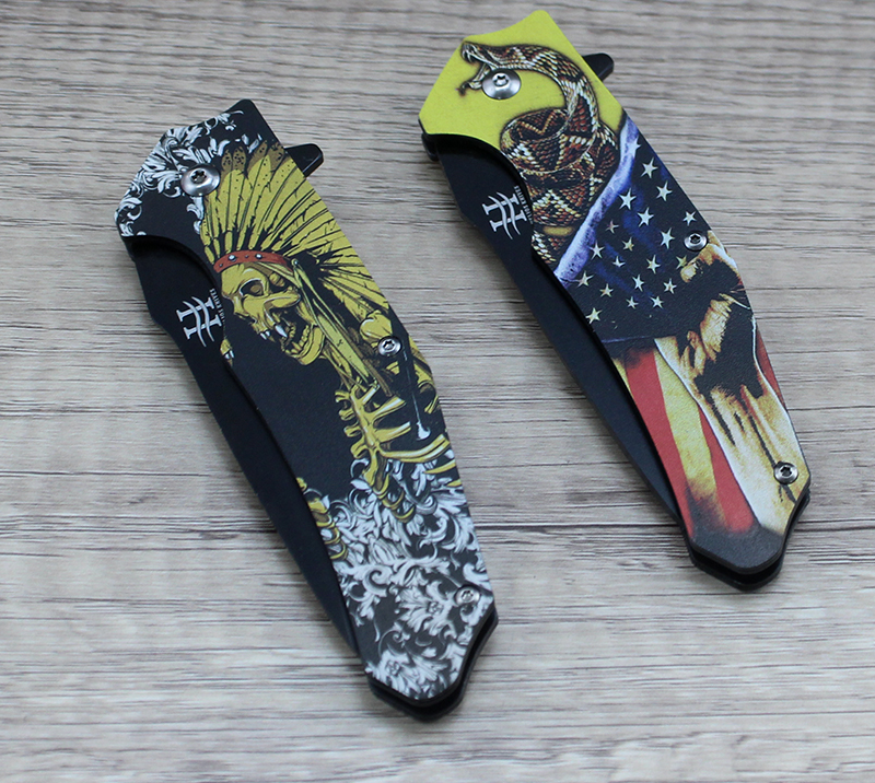 Cuchillo plegable t&aacute;ctico con dise&ntilde;o de calavera india TPK18, hoja de acero inoxidable recubierta de